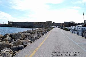063- Rhodes ville et port d'honneur